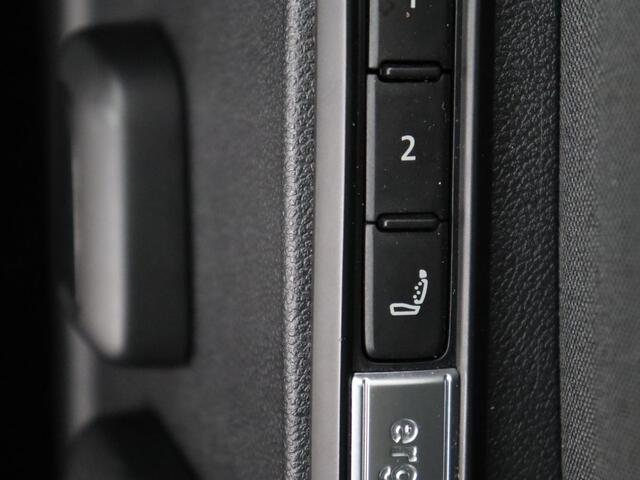 Volkswagen GOLF 1.4 eHybrid Style | Stoel & stuurverwarming | Carplay | Sfeerverlichting | Massage | Memory | Parkeerhulp | Navigatie | Full LED | Adaptive cruise