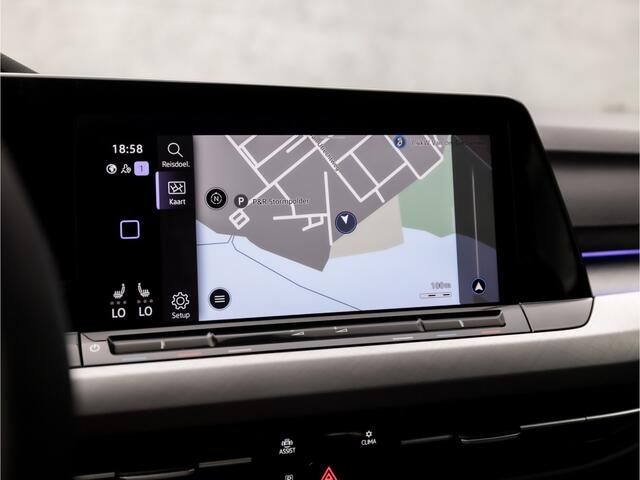 Volkswagen GOLF Variant 1.0 TSI Luxury Sport (APPLE CARPLAY, GROOT NAVI, SFEERVERLICHTING, STUUR/STOELVERWARMING, SPORTSTOELEN, KEYLESS, PARKEERSENSOREN, NIEUWSTAAT)