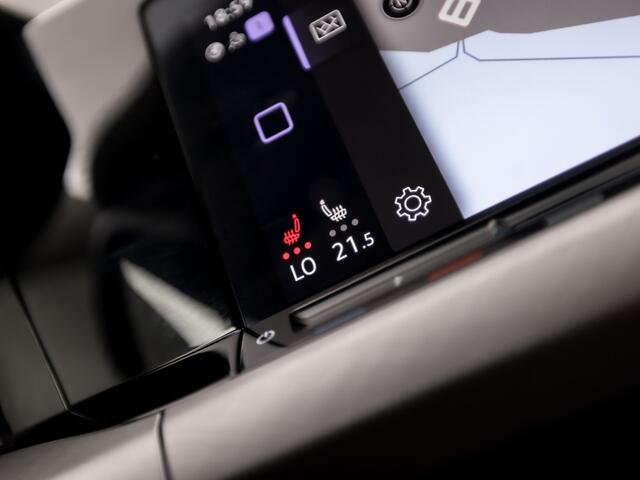 Volkswagen GOLF Variant 1.0 TSI Luxury Sport (APPLE CARPLAY, GROOT NAVI, SFEERVERLICHTING, STUUR/STOELVERWARMING, SPORTSTOELEN, KEYLESS, PARKEERSENSOREN, NIEUWSTAAT)