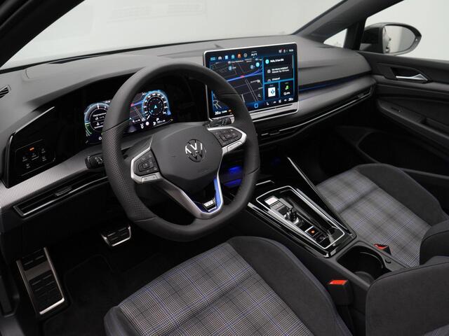 Volkswagen GOLF 1.5 272 pk DSG eHybrid GTE | Panoramadak | Trekhaak | IQ Light | Rondomzicht camera | Head-up display