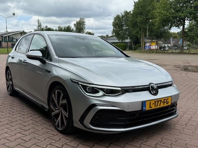 Volkswagen GOLF 1.5 eTSI/AUT/VC/NAVI/CAM/R-LINE