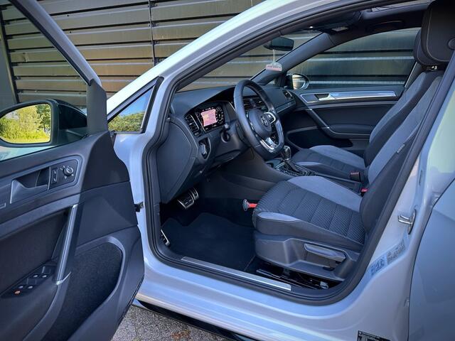 Volkswagen GOLF 1.5 TSI 3X R-LINE PANO|VIRTUAL|ACC|DCC|LANE|CAMERA