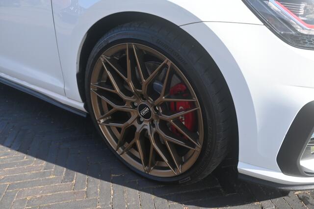 Volkswagen GOLF 2.0 TSI GTI Perf.