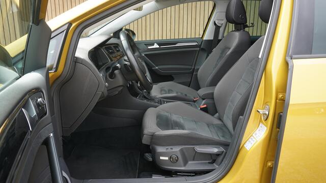 Volkswagen GOLF 7.5 1.4 TSI 150pk DSG 5Drs Highline Pano.Dak Virtual Cockpit LED Drive-Select *Kurkuma Yellow* Zeer Nette Golf! 69059km!