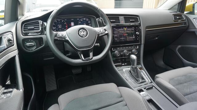 Volkswagen GOLF 7.5 1.4 TSI 150pk DSG 5Drs Highline Pano.Dak Virtual Cockpit LED Drive-Select *Kurkuma Yellow* Zeer Nette Golf! 69059km!