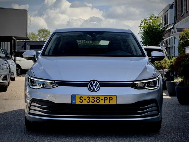 Volkswagen GOLF 1.0 eTSI AUT7 LIFE NAVI CAMERA DIGI-DASH APLLE-CARPLAY PARK-ASSIST LED LMV PDC