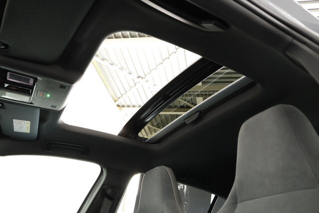 Volkswagen GOLF 1.5 eTSI R-Line / Opendak / IQ-LED / Travelassist / CarPlay