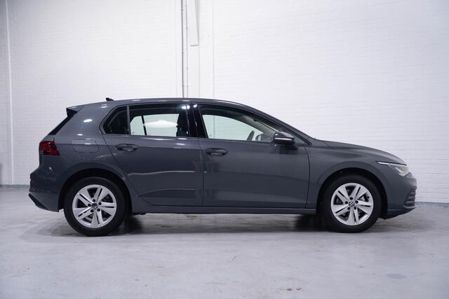 Volkswagen GOLF 2.0 tdi Life Business navigatie digi-cockpit stoel-stuurverwarming achteruit-camera DAB apple-carplay lane-assist key-less start voorstoelen hoogte verstelbaar