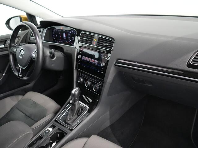 Volkswagen GOLF 1.5 TSI Highline | Stuur+stoel verwarming | LED | Pano | Virtual |