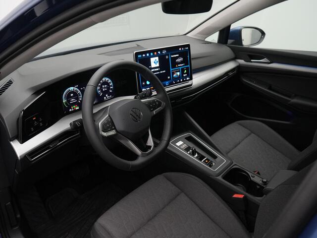Volkswagen GOLF 1.5 eHybrid 204 pk DSG Life Edition | Stuur-/stoelverwarming | Achteruitrijcamera | Adaptive Cruise | Apple Carplay / Android Auto