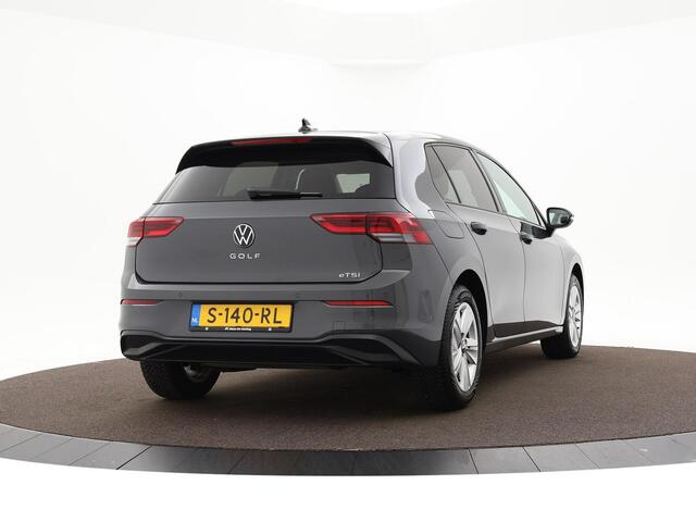 Volkswagen GOLF 1.0 eTsi 110pk DSG Life · Apple/Android Car Play · Navi · P-Sensoren · ACC · DAB · 16'' Inch · Garantie t/m 28-03-2027 of 100.000km
