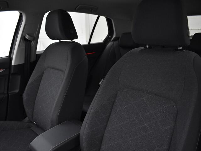 Volkswagen GOLF 1.0 eTsi 110pk DSG Life · Apple/Android Car Play · Navi · P-Sensoren · ACC · DAB · 16'' Inch · Garantie t/m 28-03-2027 of 100.000km