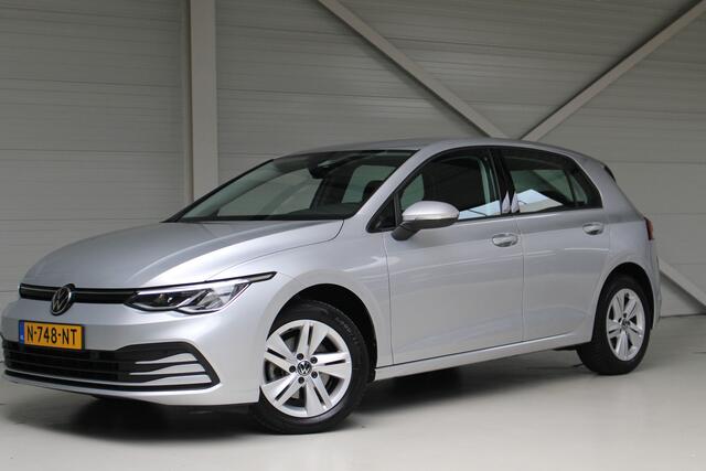 Volkswagen GOLF 1.0 eTSI Life DSG | Navigatie | PDC | App Connect
