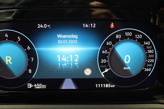 Volkswagen GOLF 1.0 eTSI Life DSG | Navigatie | PDC | App Connect