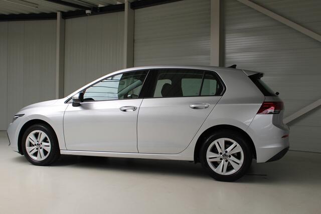 Volkswagen GOLF 1.0 eTSI Life DSG | Navigatie | PDC | App Connect