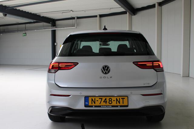 Volkswagen GOLF 1.0 eTSI Life DSG | Navigatie | PDC | App Connect