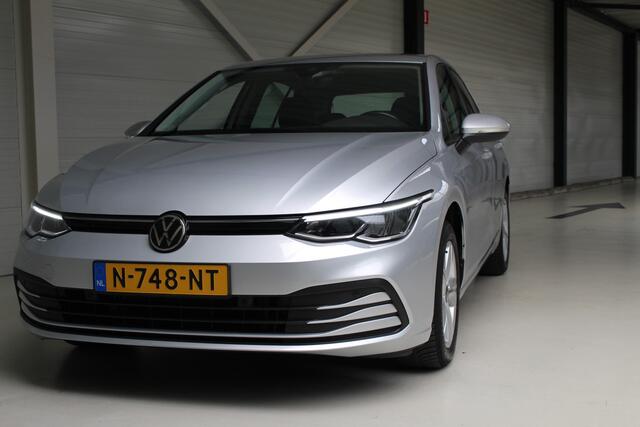 Volkswagen GOLF 1.0 eTSI Life DSG | Navigatie | PDC | App Connect