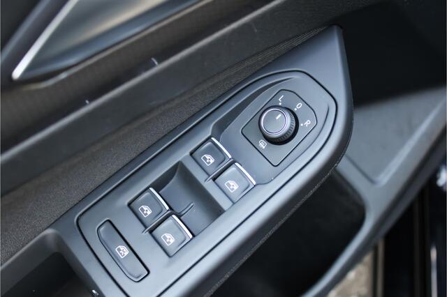 Volkswagen GOLF 1.5 eTSI 1st Edition | Pano | IQ |