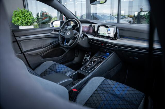 Volkswagen GOLF 8 2.0 TSI R 4Motion - R Performance Pack | Panorama | Akrapovic | ACC | H/K