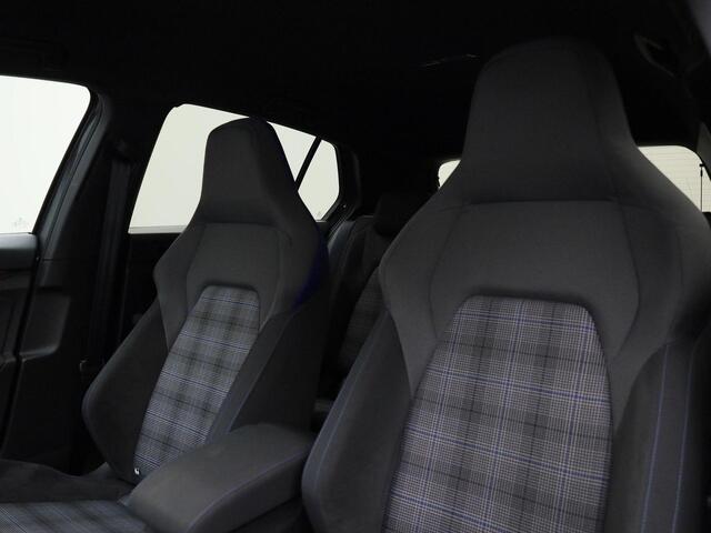 Volkswagen GOLF 1.4TSIeHybrid 180kW/245PK GTE DSG · Navigatie · Camera + Parkeersensoren · Stoel-&stuurverwarming