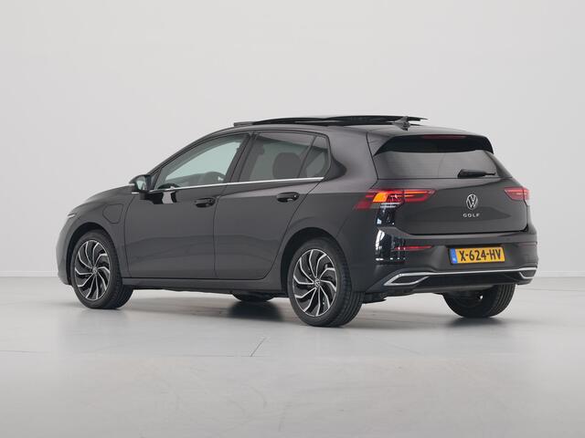 Volkswagen GOLF 1.4 eHybrid 204pk Panorama Navi via app Camera Side assist 338