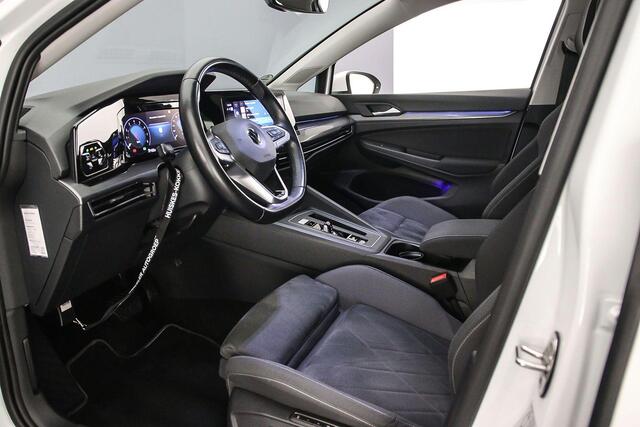Volkswagen GOLF Style 1.5 eTSI 150pk DSG Automaat Trekhaak, Panoramadak, Adaptive cruise control, Navigatie, Parkeersensoren, App connect, LED koplampen, Stoelverwarming