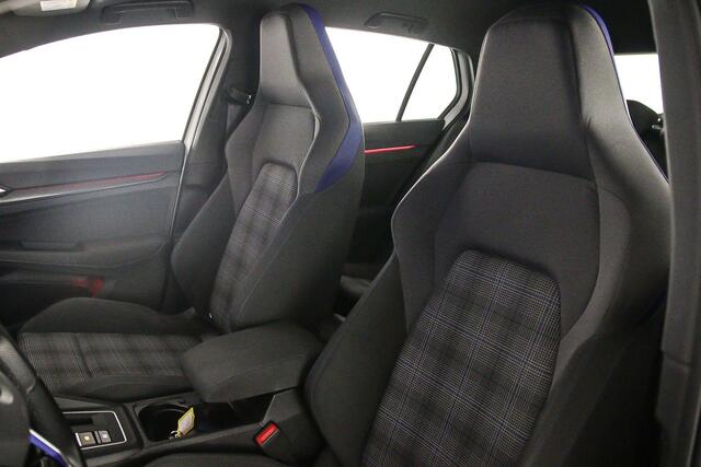 Volkswagen GOLF GTE 1.4 TSI eHybrid 245 pk DSG Automaat Trekhaak, Navigatie, Parkeersensoren, LED koplampen, Stoelverwarming, App connect, DAB, Radio, Stuurwiel verwarmd