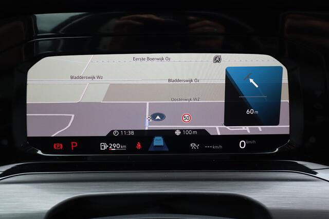 Volkswagen GOLF 1.5 eTSI R-Line Virtual Cockpit, Panoramadak, Camera, Park assist, Apple Carplay
