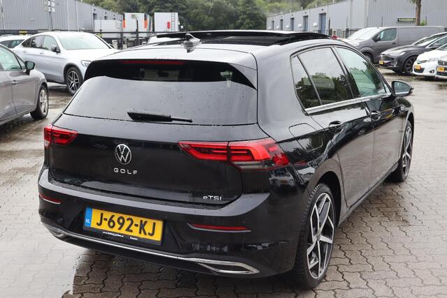 Volkswagen GOLF 1.5 eTSI R-Line Virtual Cockpit, Panoramadak, Camera, Park assist, Apple Carplay