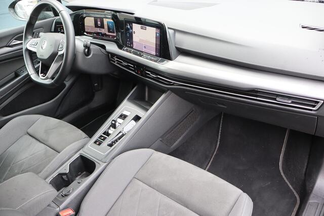Volkswagen GOLF 1.5 eTSI R-Line Virtual Cockpit, Panoramadak, Camera, Park assist, Apple Carplay