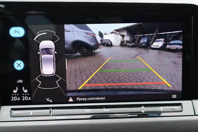 Volkswagen GOLF 1.5 eTSI R-Line Virtual Cockpit, Panoramadak, Camera, Park assist, Apple Carplay