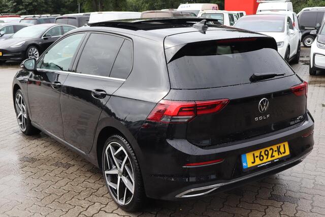 Volkswagen GOLF 1.5 eTSI R-Line Virtual Cockpit, Panoramadak, Camera, Park assist, Apple Carplay