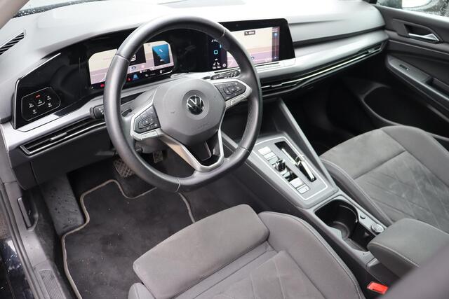 Volkswagen GOLF 1.5 eTSI R-Line Virtual Cockpit, Panoramadak, Camera, Park assist, Apple Carplay
