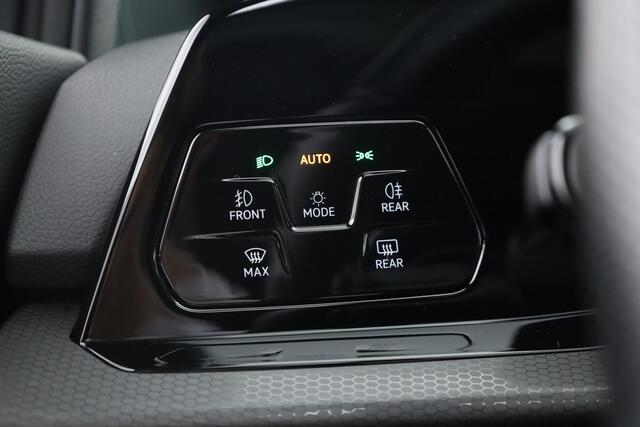 Volkswagen GOLF 1.4 eHybrid GTE | Pano | IQ. Light | Elek. Trekhaak | Stoel- Stuurverw. | Mistlampen