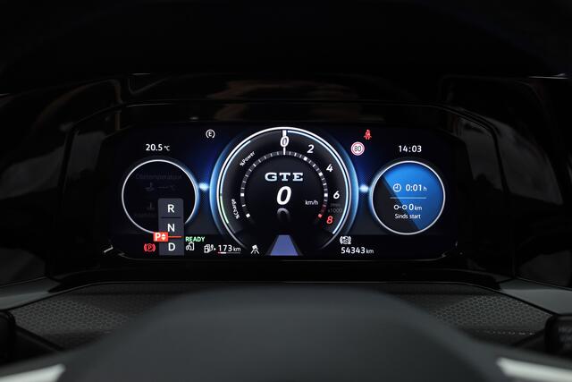 Volkswagen GOLF 1.4 eHybrid GTE | Pano | IQ. Light | Elek. Trekhaak | Stoel- Stuurverw. | Mistlampen