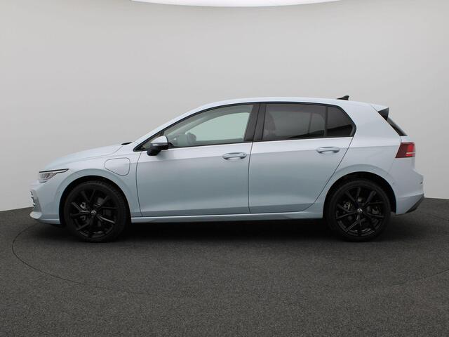 Volkswagen GOLF 1.5 eHybrid Life Edition 204pk DSG Adaptieve Cruise Controle, Navi via Apple Carplay/Android Auto, Achteruitrijcamera, Stoel-Stuurverwarming, Keyless, 18" LM Velgen Zwart