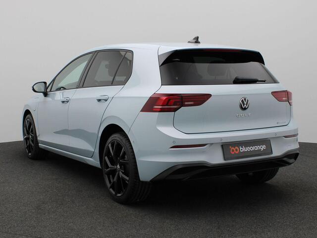 Volkswagen GOLF 1.5 eHybrid Life Edition 204pk DSG Adaptieve Cruise Controle, Navi via Apple Carplay/Android Auto, Achteruitrijcamera, Stoel-Stuurverwarming, Keyless, 18" LM Velgen Zwart