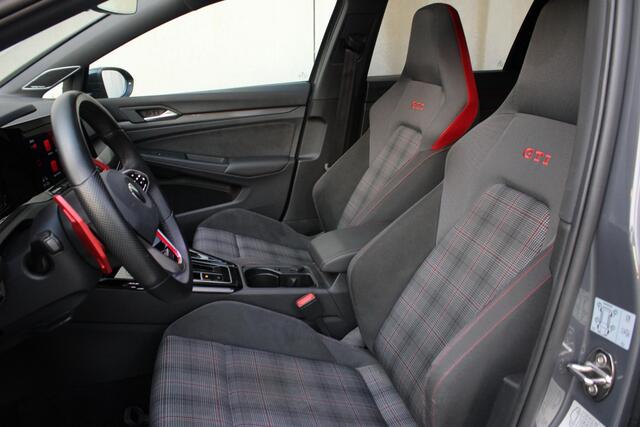 Volkswagen GOLF 2.0 TSI GTI / LED V + A / HARMAN KARDON / SCHUIFDAK