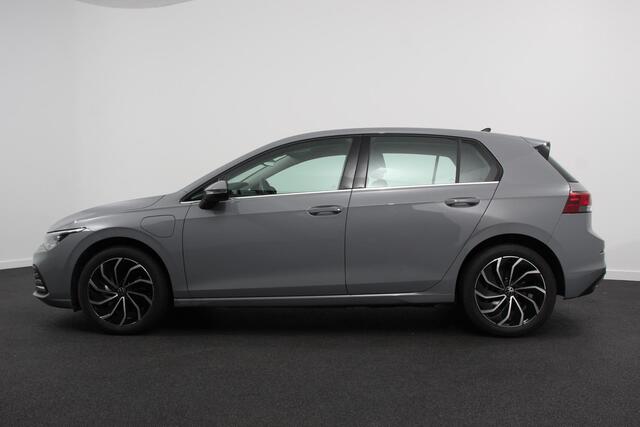 Volkswagen GOLF 1.4 eHybrid DSG Style 204 Pk | Navigatie | Adaptive Cruise Control | Lane Assist | Privacy Glass | Stoel/Stuurverwarming |