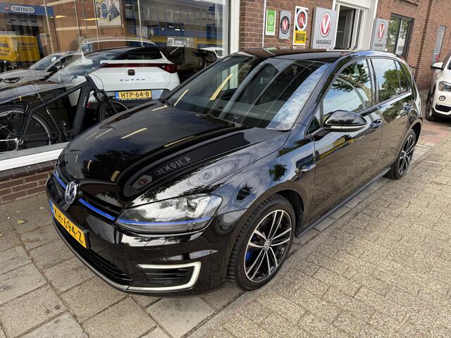Volkswagen GOLF 1.4 TSI GTE Connected Series | leder bekleding | stoelverwarming | airco | lichtmetalen wielen |