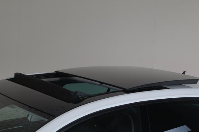 Volkswagen GOLF 1.4 TSI Highline Business R-Line Panoramadak I Apple Car-play