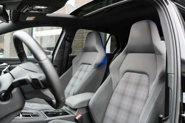 Volkswagen GOLF 1.4 eHybrid GTE | PANO | IQ | CAMERA