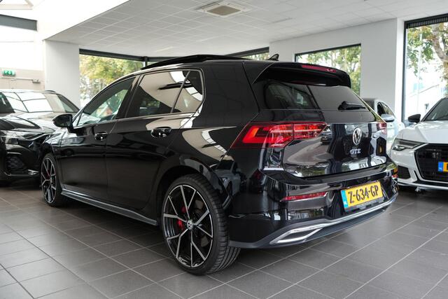 Volkswagen GOLF 1.4 eHybrid GTE | PANO | IQ | CAMERA