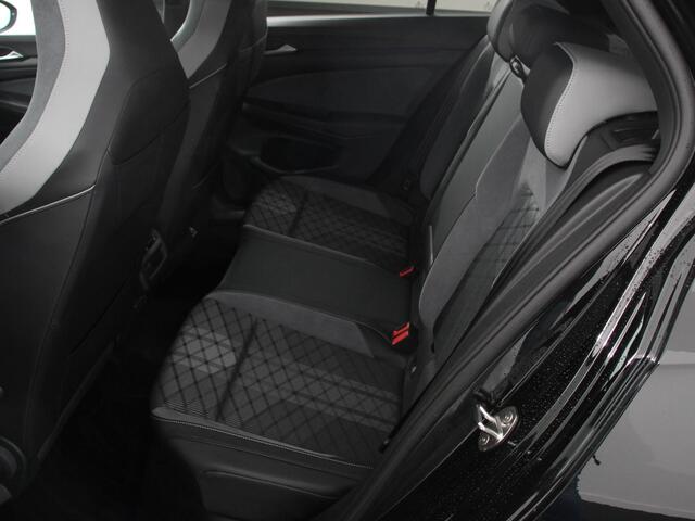 Volkswagen GOLF 1.5 eTSI 150pk DSG R-Line | Panorama dak | Navigatie | Apple Carplay/Android Auto | Climate Control | Camera | Dab | Extra Getint Glas | Adaptive Cruise Control | Virtual Cockpit | Lichtmetalen Velgen