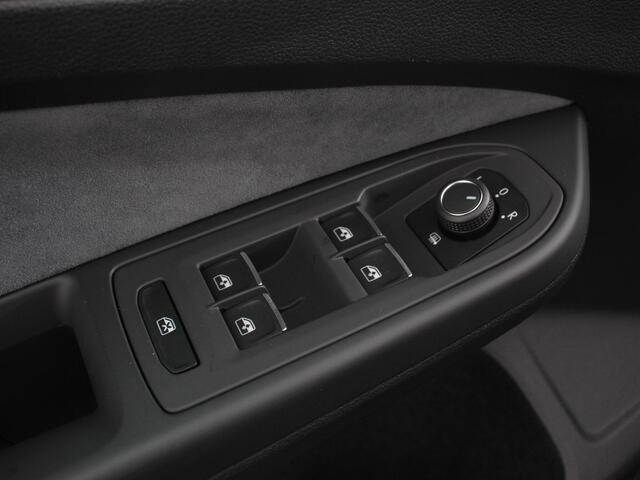 Volkswagen GOLF 1.5 eTSI 150pk DSG R-Line | Panorama dak | Navigatie | Apple Carplay/Android Auto | Climate Control | Camera | Dab | Extra Getint Glas | Adaptive Cruise Control | Virtual Cockpit | Lichtmetalen Velgen