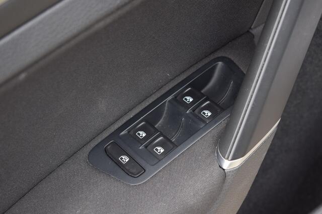 Volkswagen GOLF 1.0 TSI Business Edition | AUTOMAAT | NAVI | CAMERA | CARPLAY |