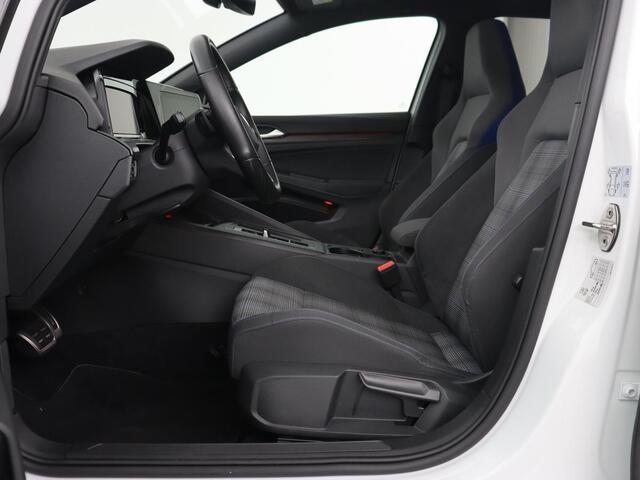 Volkswagen GOLF 1.4 eHybrid GTE | Panoramadak | Stoel & stuurverwarming | Trekhaak | Adaptive cruise | Sfeerverlichting | LED Plus | Carplay | Sportstoelen | Navigatie | PHEV | Plug In