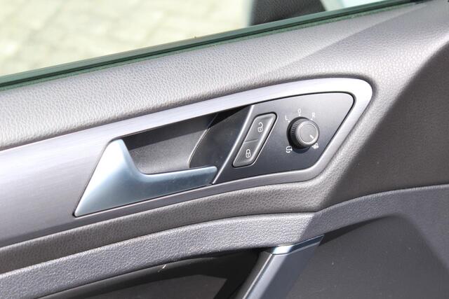 Volkswagen GOLF Variant 1.0 TSI Comfortline Business Navi/Carplay, PDC incl Camera, Pearls White, Trekhaak DSG