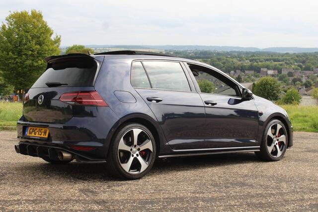 Volkswagen GOLF 2.0 TSI GTI PERF DSG. 230 PK / VOLLEDIG DEALERONDERHOUDEN / 5DRS