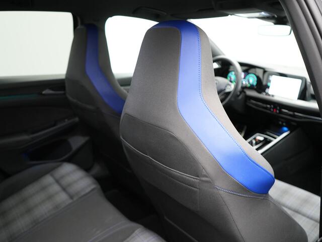 Volkswagen GOLF GTE 245pk Plug In Hybrid Black Optic PHEV | Adaptive Cruise | Camera | IQ Light | Sportstoelen Verwarmd | 18"L.M | Virtual | Apple Carplay | Sfeerverlichting | Keyless |